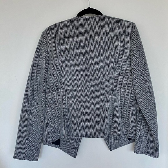 Loft brand suit jacket/blazer. Size M. Grey tweed style blazer with no collar - Picture 5 of 6